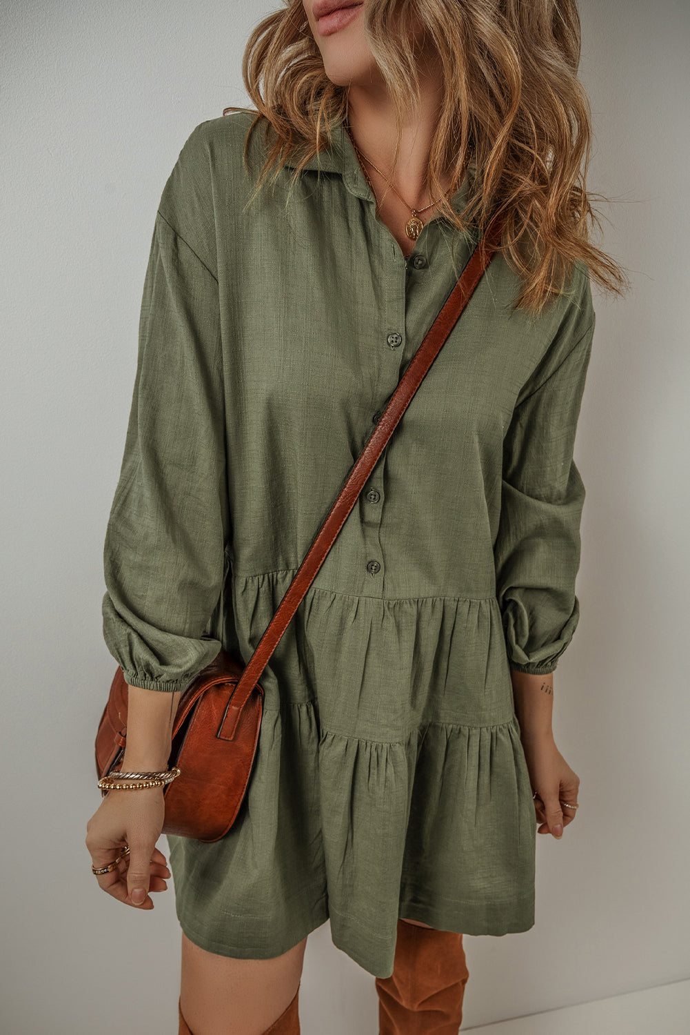 Vestido camisero verde con mangas abullonadas