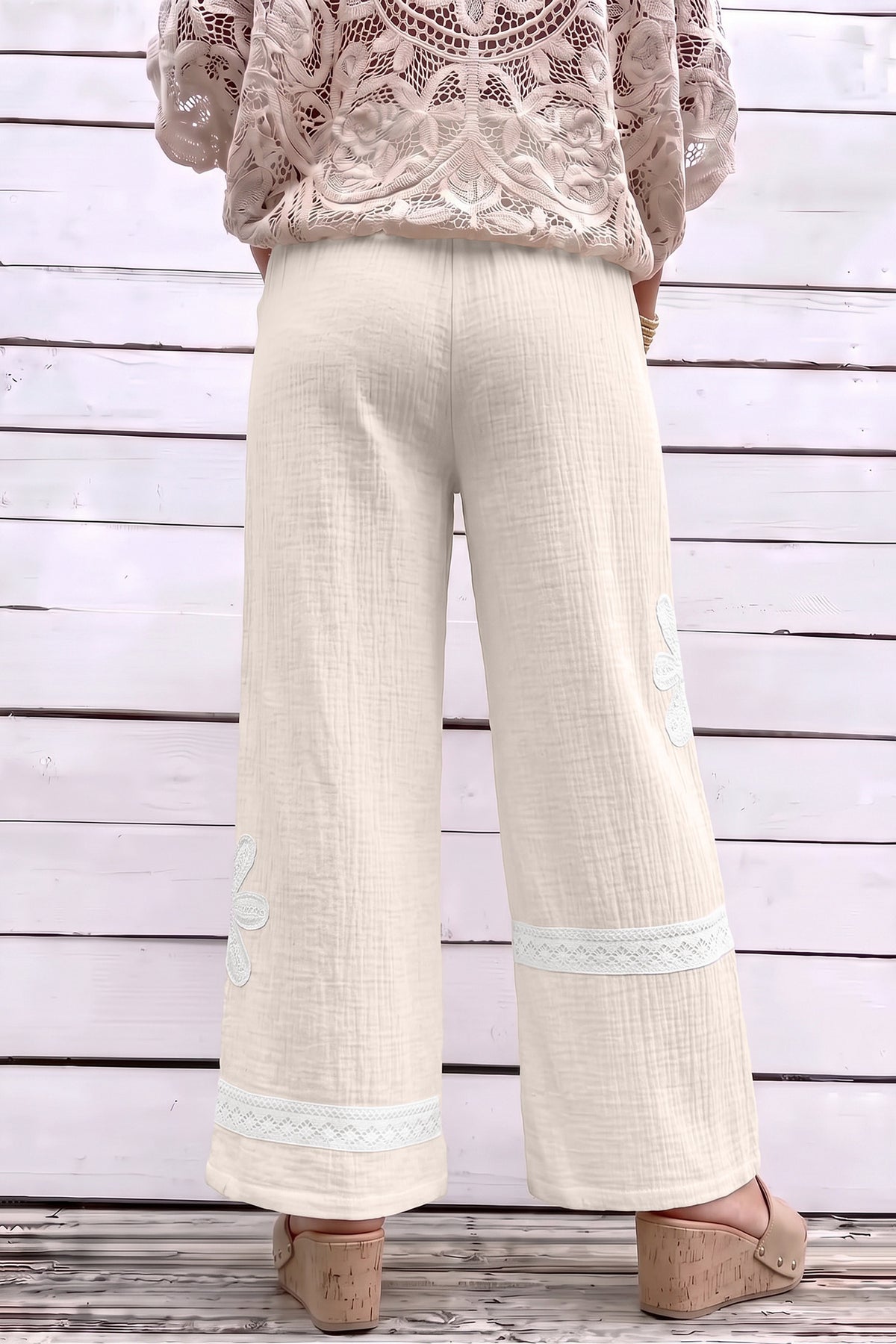 Pantalones blancos con encaje