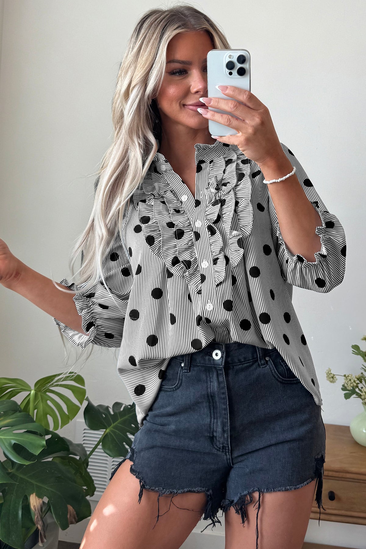 Blusa de lunares con volantes