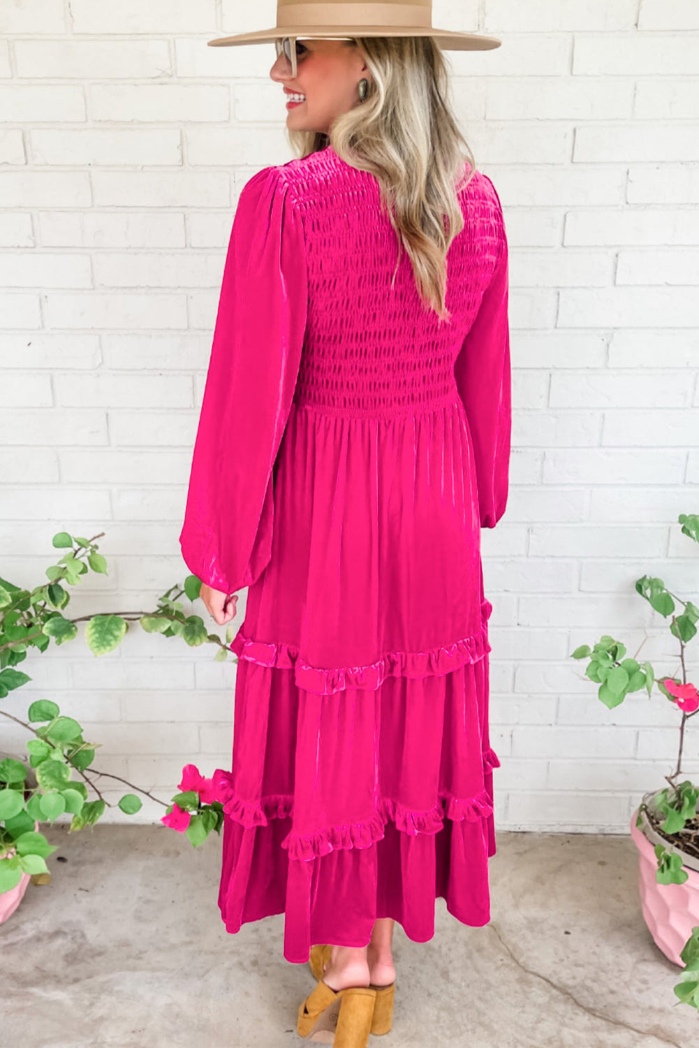 Vestido largo de terciopelo con escote en V