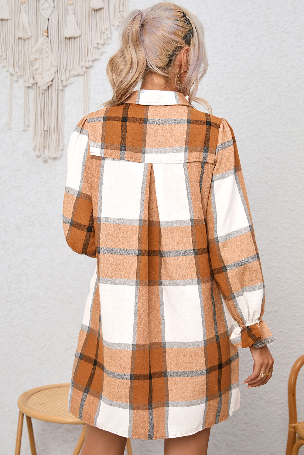 Vestido camisero de cuadros con volantes