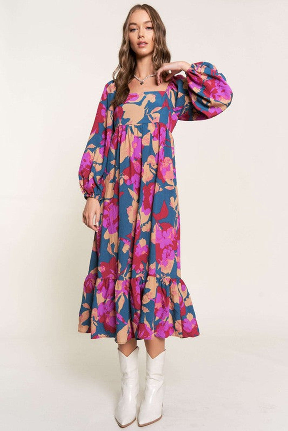 Vestido floral con escote cuadrado y mangas abullonadas