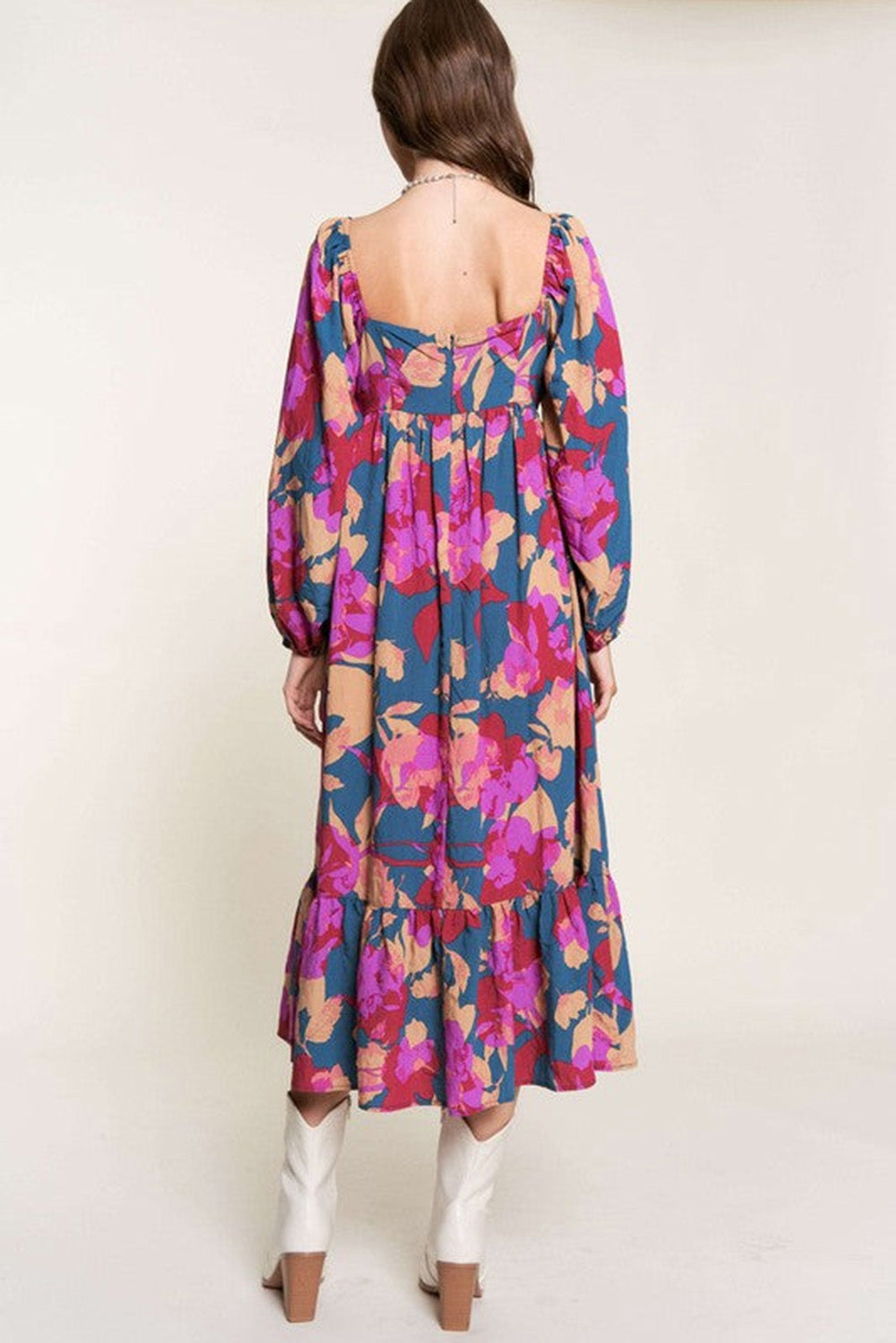 Vestido floral con escote cuadrado y mangas abullonadas