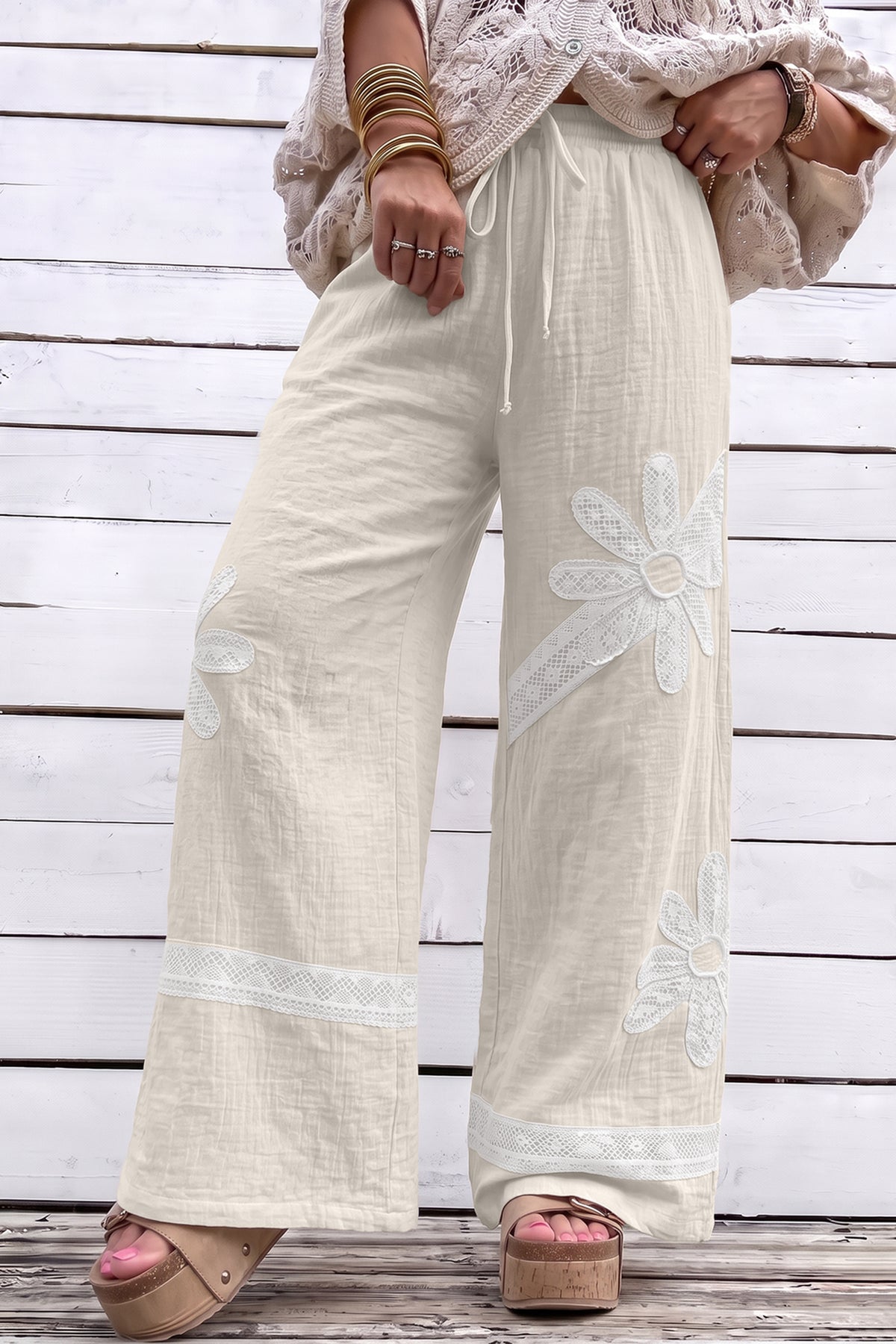Pantalones blancos con encaje