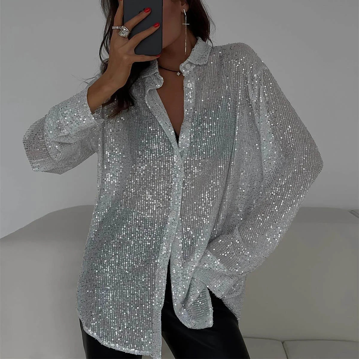 Camisa de lentejuelas de manga larga BB Bellezachic, blusa elegante con detalles brillantes y diseño moderno.