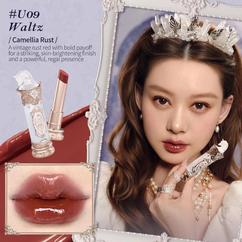 Labial líquido mate Flower Knows de BB Bellezachic, en tono natural, con envase de 5 ml, muestra el aplicador y color en los labios