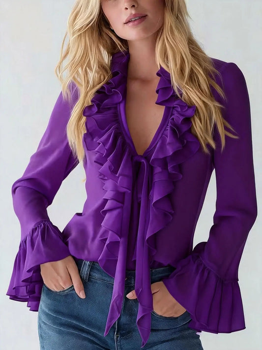 Blusa con volantes y escote en V de la marca BB Bellezachic, visible en color blanco y diseño femenino.