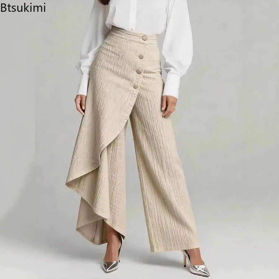 Pantalón de pierna ancha con efecto denim de BB Bellezachic, vista frontal, en color azul claro, con cintura alta y bolsillos.