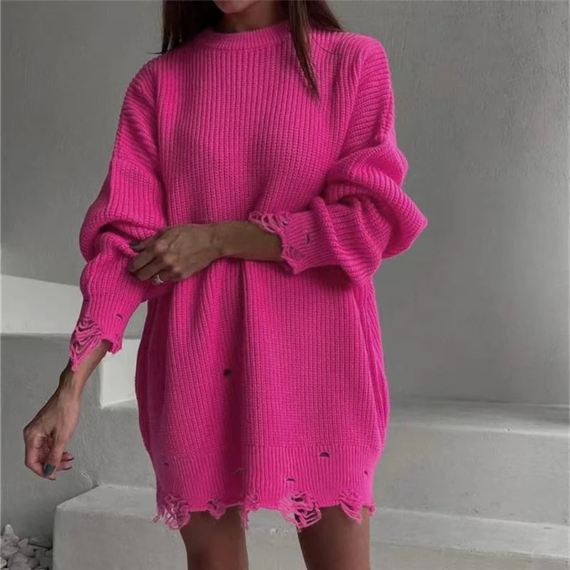 Vestido largo de punto con efecto desgastado de la marca BB Bellezachic, tejido suave y diseño moderno en color neutro.