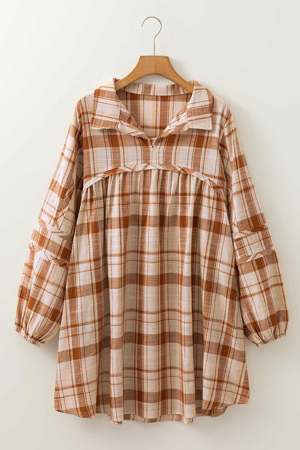 Vestido corto de cuadros marrón con bolsillos