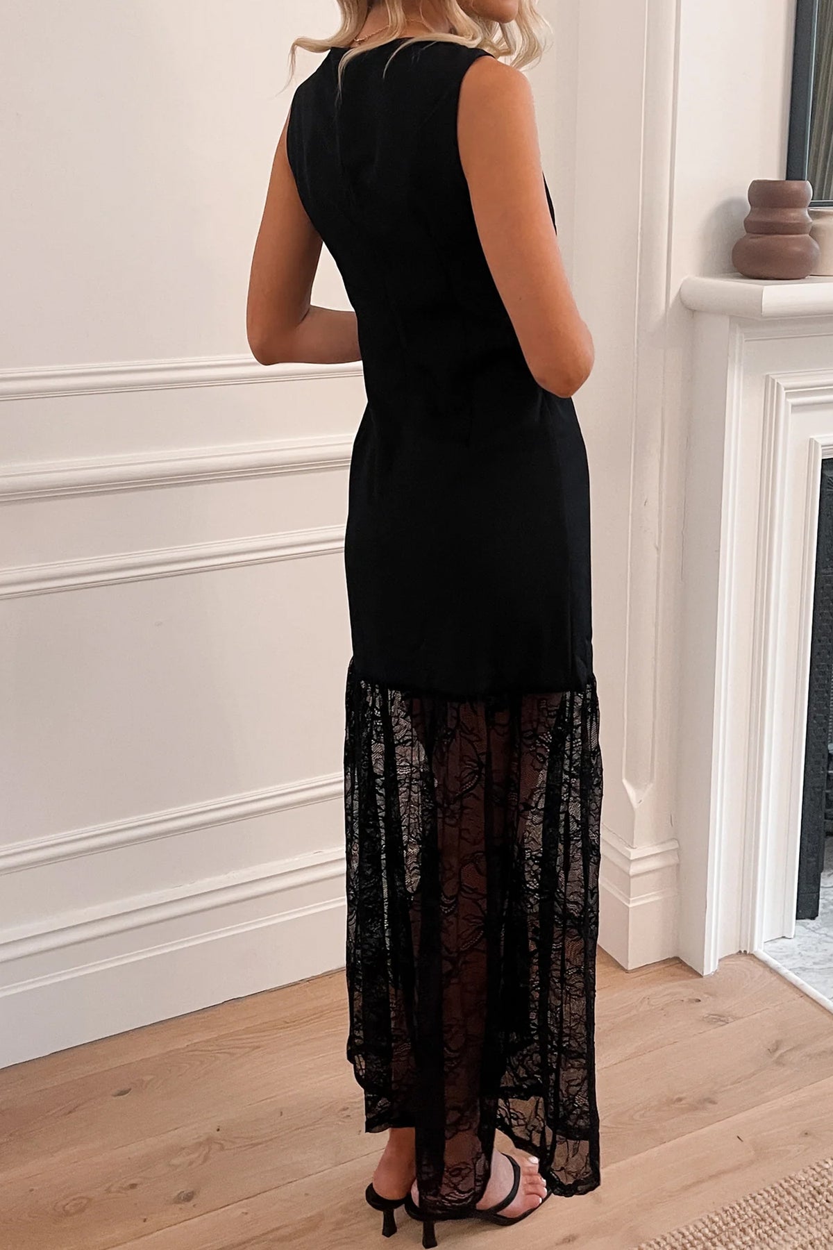 Vestido negro de encaje