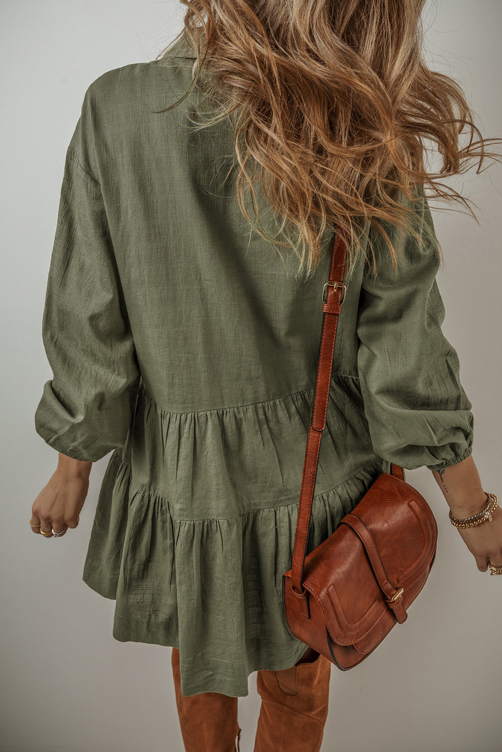 Vestido camisero verde con mangas abullonadas