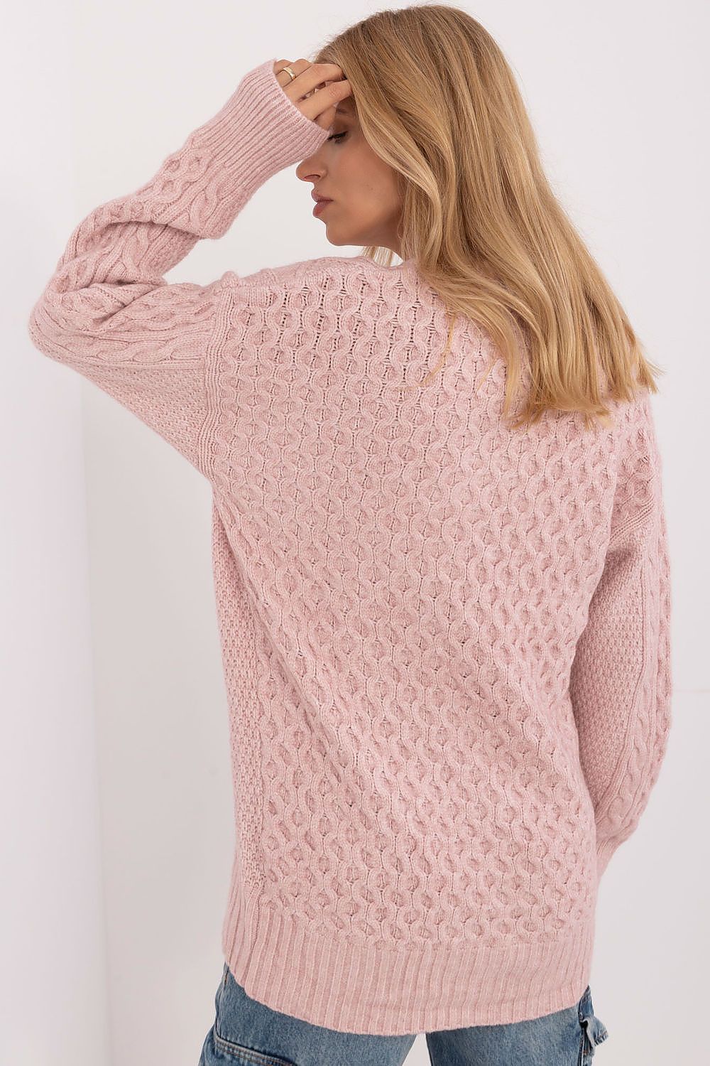 Cárdigan largo de punto para mujer con botones y cuello redondo, abrigo de la marca AT, en color neutro y estilo cómodo.