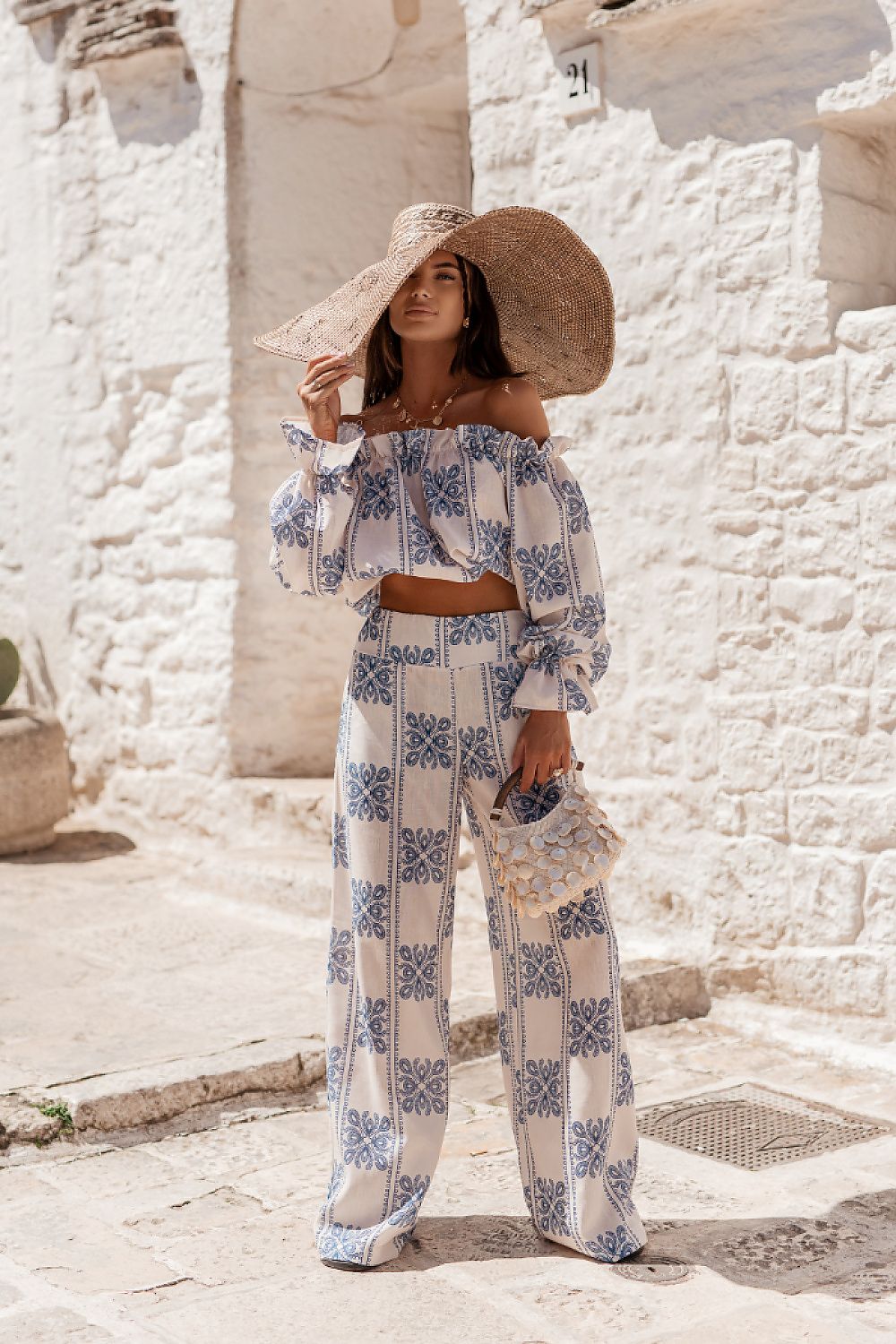 Conjunto de lino MIA de Blusa y Pantalón para mujer de LaBalancia, en color neutro, tejido ligero y elegante para verano.