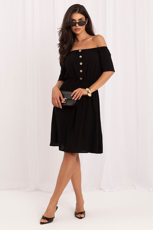 Vestido evasé de viscosa con hombros descubiertos y botones, estilo casual de la marca Sublevel, en color neutro.