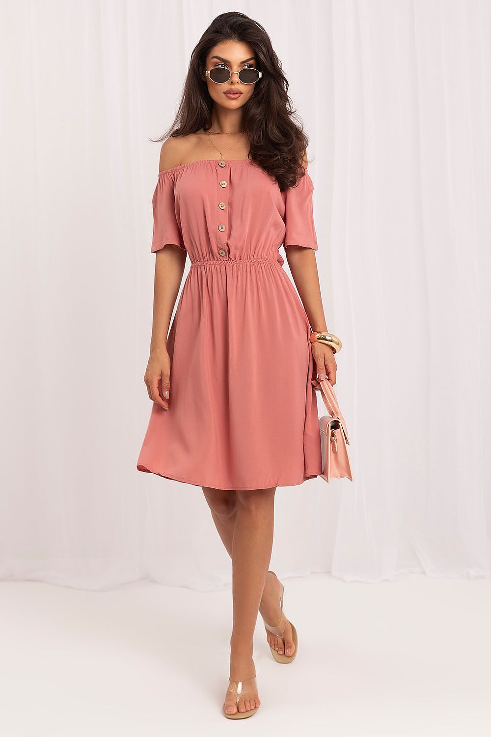 Vestido evasé de viscosa con hombros descubiertos y botones de la marca Sublevel, mostrando el diseño y detalles en la imagen.