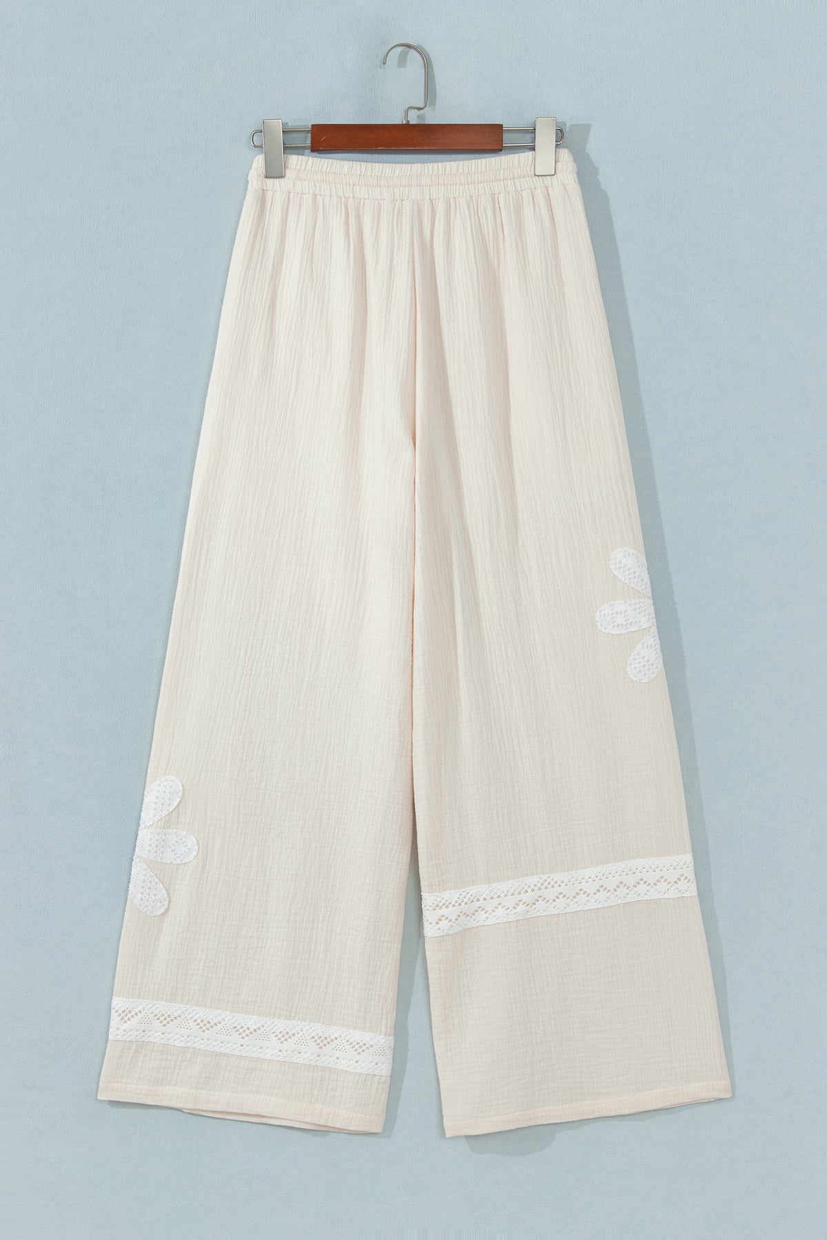 Pantalones blancos con encaje